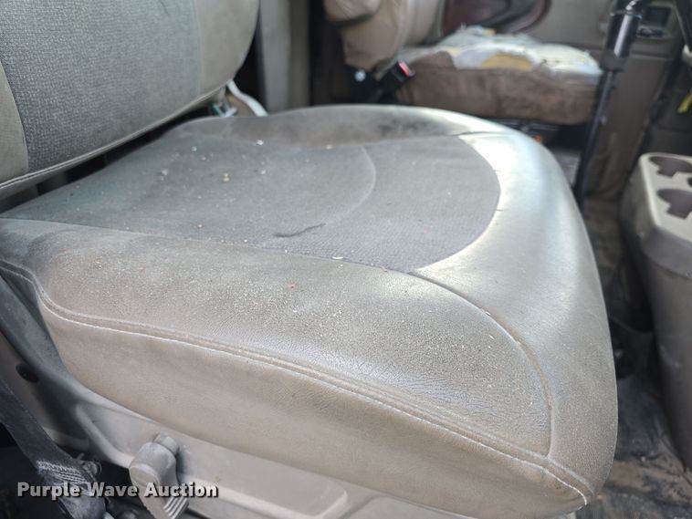 image for item DO7743 2003 International Eagle 9900i semi truck