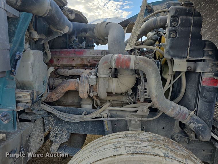 image for item DO7743 2003 International Eagle 9900i semi truck