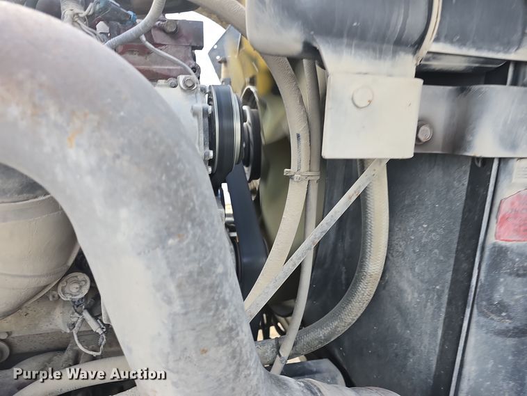 image for item DO7743 2003 International Eagle 9900i semi truck