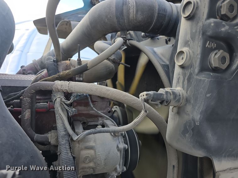 image for item DO7743 2003 International Eagle 9900i semi truck