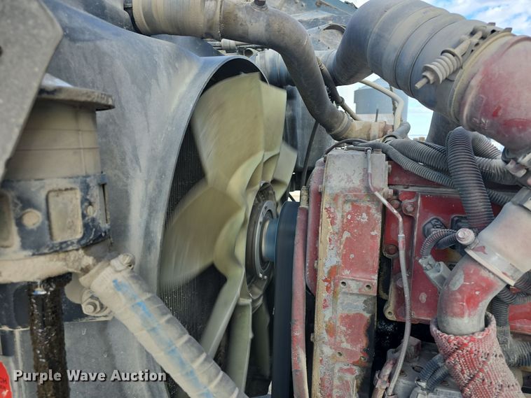 image for item DO7743 2003 International Eagle 9900i semi truck