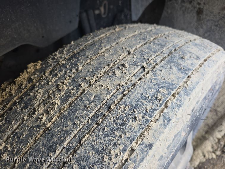 image for item DO7743 2003 International Eagle 9900i semi truck