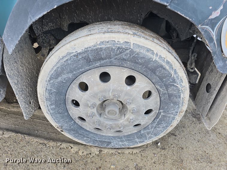 image for item DO7743 2003 International Eagle 9900i semi truck