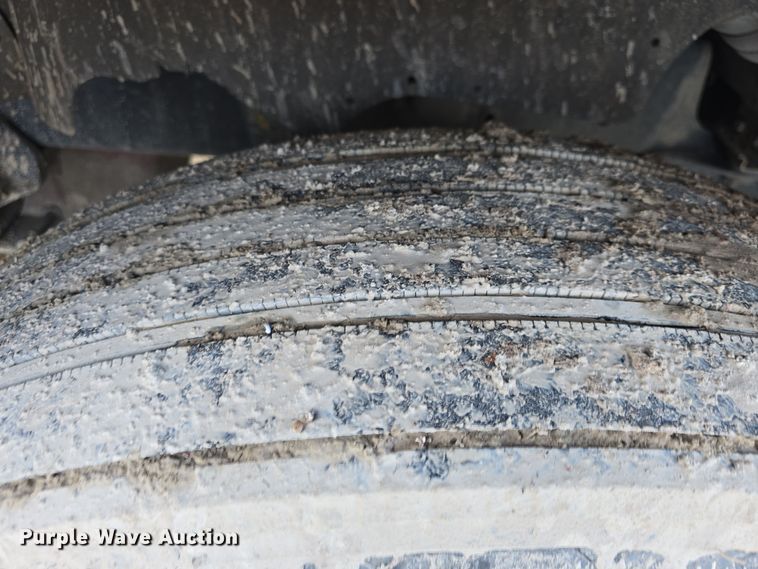 image for item DO7743 2003 International Eagle 9900i semi truck