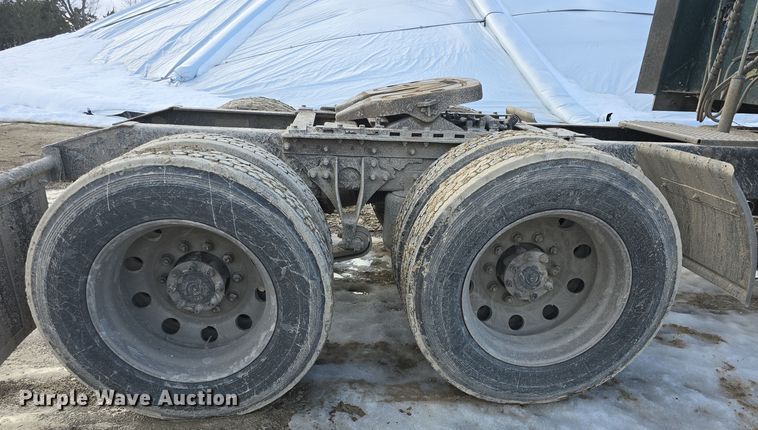 image for item DO7743 2003 International Eagle 9900i semi truck