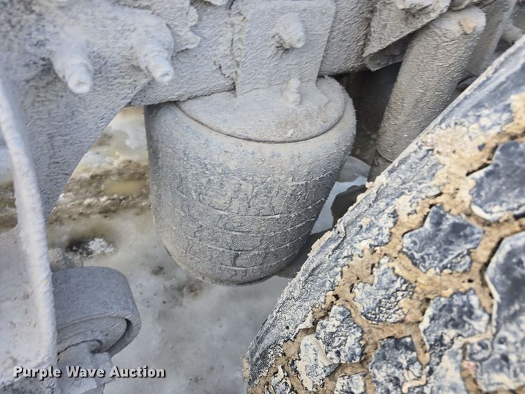 image for item DO7743 2003 International Eagle 9900i semi truck