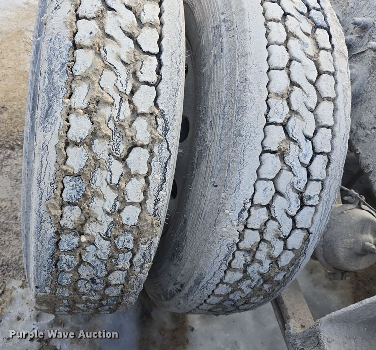 image for item DO7743 2003 International Eagle 9900i semi truck