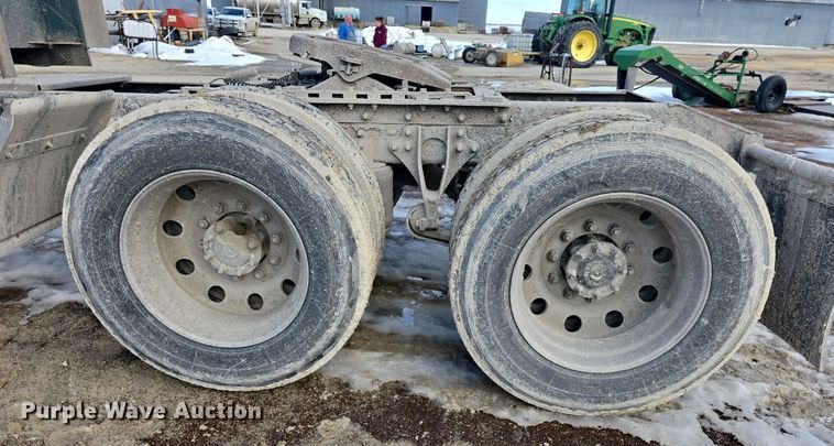 image for item DO7743 2003 International Eagle 9900i semi truck