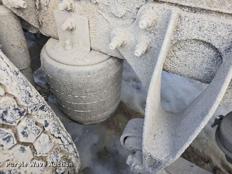 image for item DO7743 2003 International Eagle 9900i semi truck