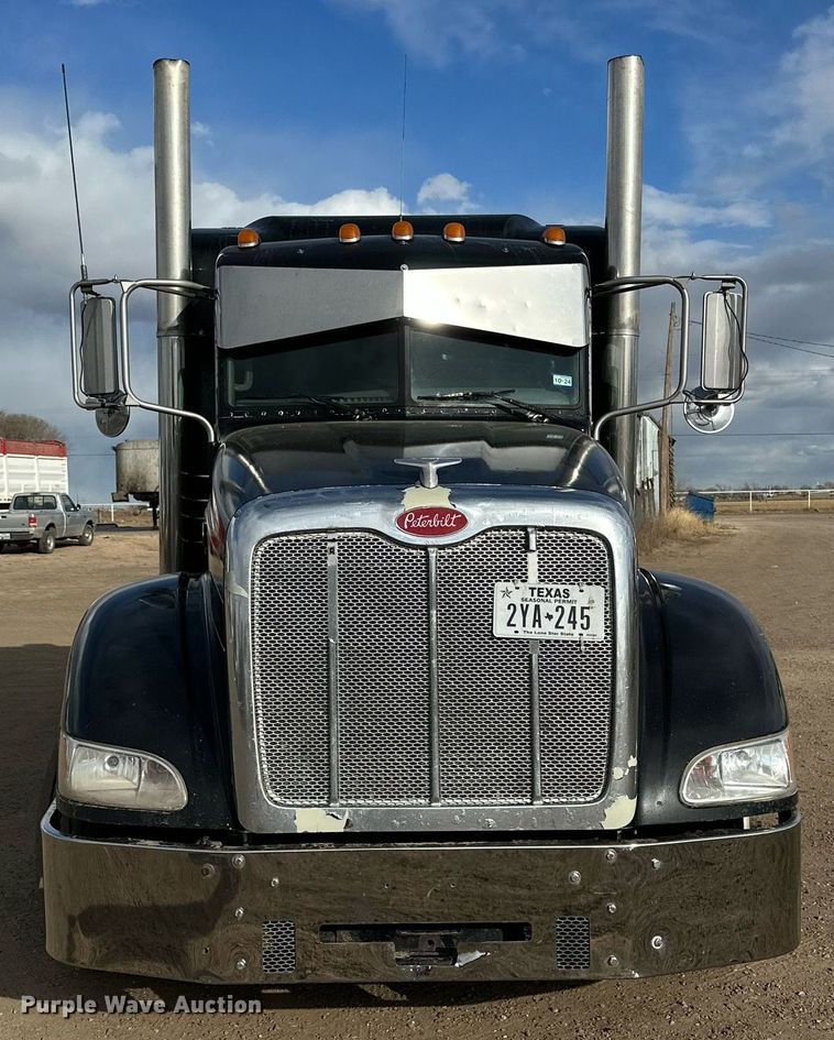 image for item DP6109 2011 Peterbilt 386 semi truck