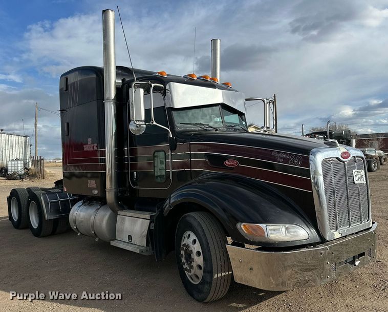 image for item DP6109 2011 Peterbilt 386 semi truck