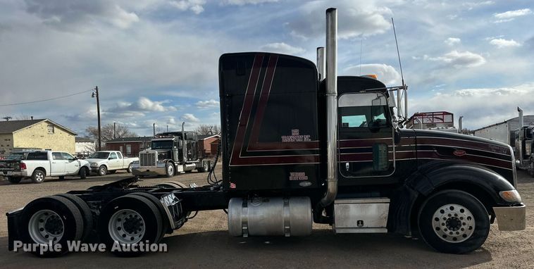 image for item DP6109 2011 Peterbilt 386 semi truck