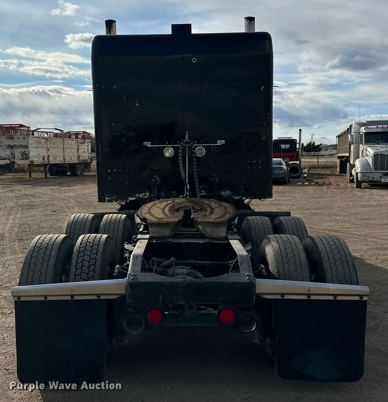 image for item DP6109 2011 Peterbilt 386 semi truck