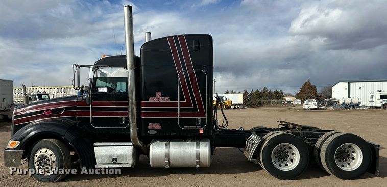 image for item DP6109 2011 Peterbilt 386 semi truck
