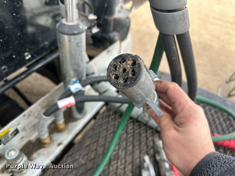 image for item DP6109 2011 Peterbilt 386 semi truck