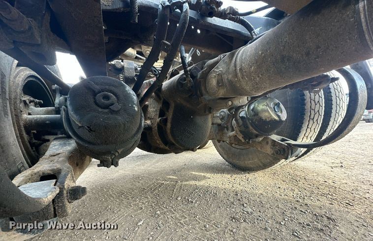 image for item DP6109 2011 Peterbilt 386 semi truck