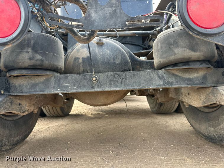 image for item DP6109 2011 Peterbilt 386 semi truck