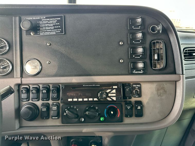 image for item DP6109 2011 Peterbilt 386 semi truck