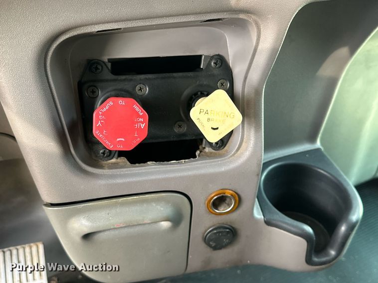 image for item DP6109 2011 Peterbilt 386 semi truck