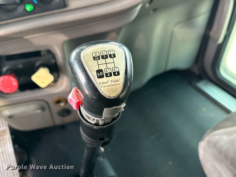 image for item DP6109 2011 Peterbilt 386 semi truck