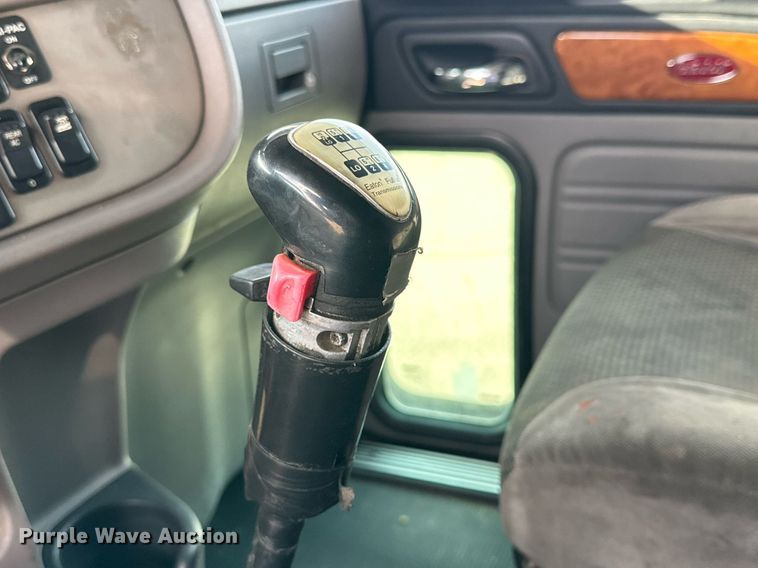 image for item DP6109 2011 Peterbilt 386 semi truck