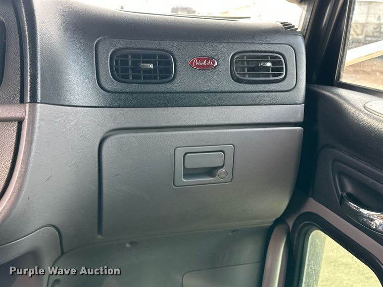 image for item DP6109 2011 Peterbilt 386 semi truck