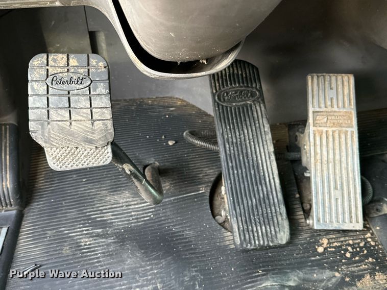 image for item DP6109 2011 Peterbilt 386 semi truck