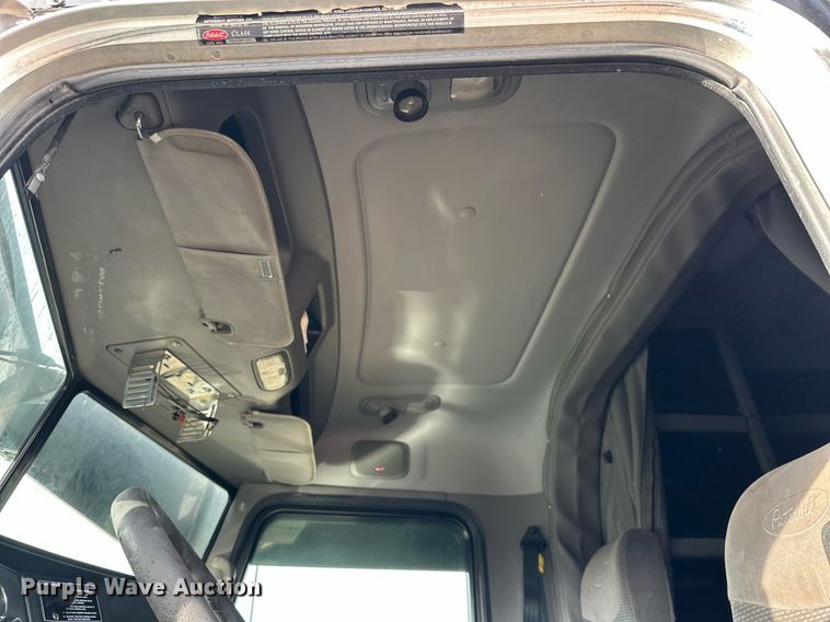 image for item DP6109 2011 Peterbilt 386 semi truck