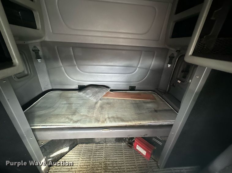 image for item DP6109 2011 Peterbilt 386 semi truck