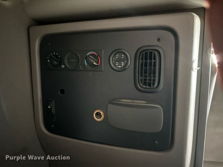 image for item DP6109 2011 Peterbilt 386 semi truck