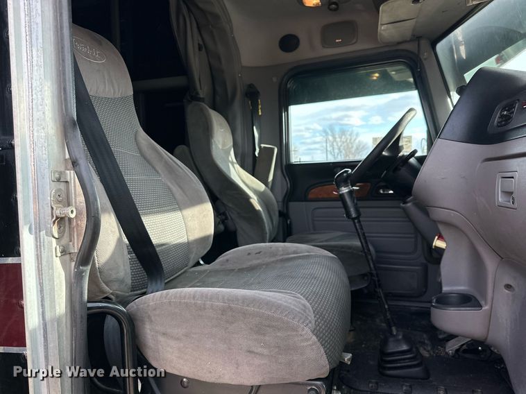 image for item DP6109 2011 Peterbilt 386 semi truck