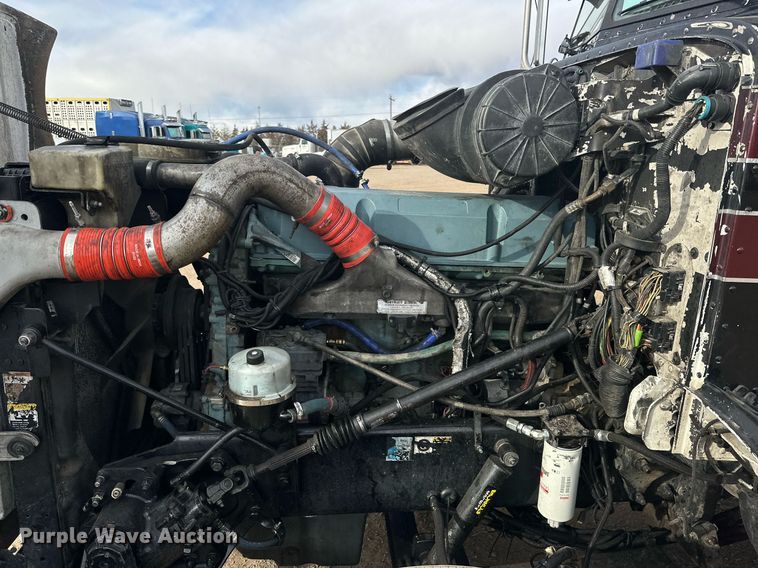 image for item DP6109 2011 Peterbilt 386 semi truck