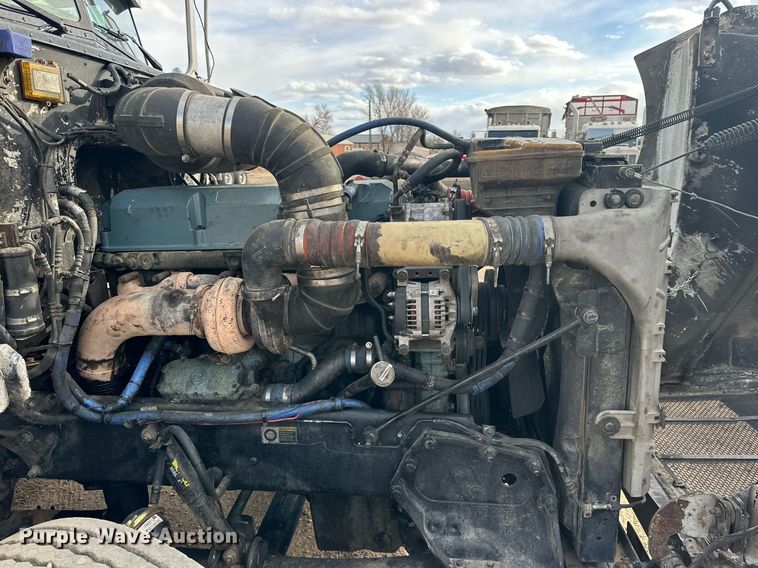 image for item DP6109 2011 Peterbilt 386 semi truck