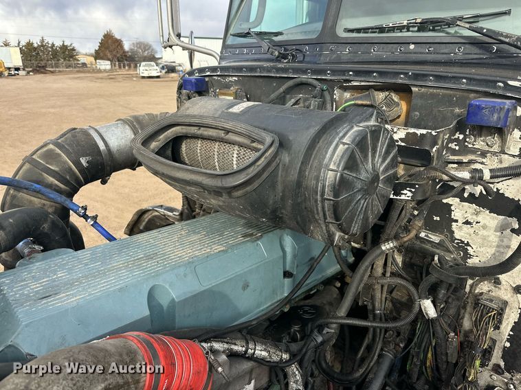 image for item DP6109 2011 Peterbilt 386 semi truck