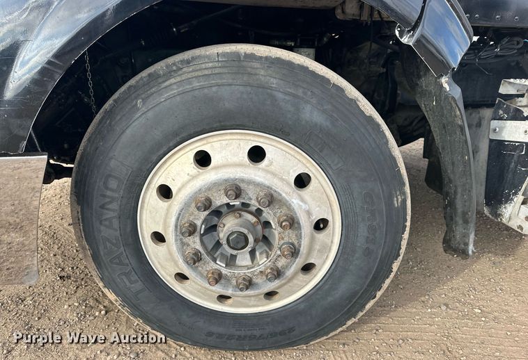 image for item DP6109 2011 Peterbilt 386 semi truck