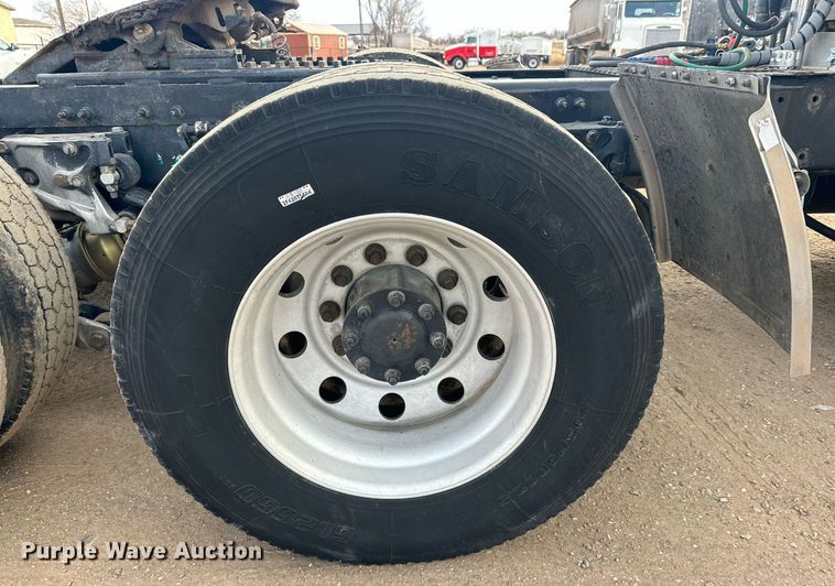 image for item DP6109 2011 Peterbilt 386 semi truck