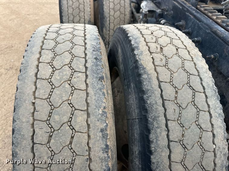 image for item DP6109 2011 Peterbilt 386 semi truck