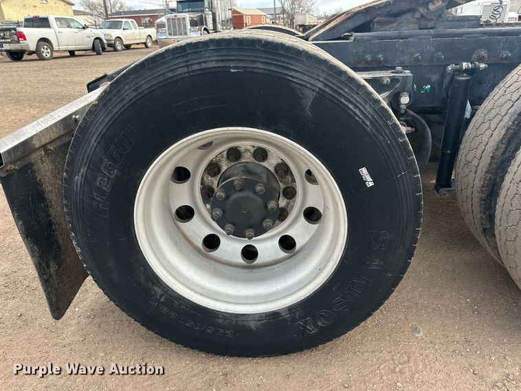 image for item DP6109 2011 Peterbilt 386 semi truck