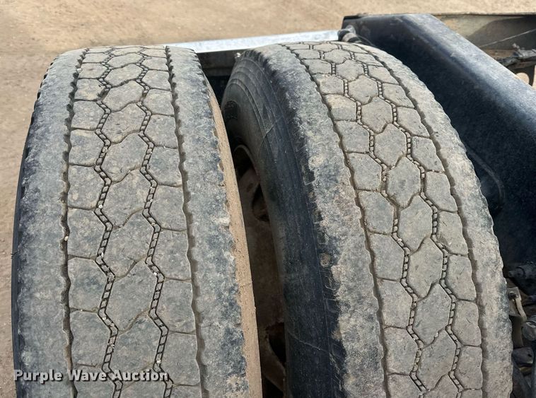 image for item DP6109 2011 Peterbilt 386 semi truck