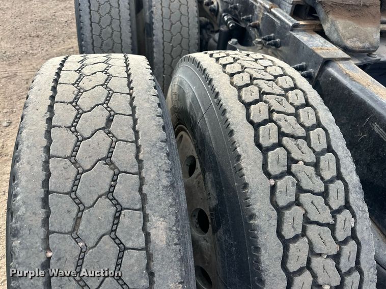 image for item DP6109 2011 Peterbilt 386 semi truck