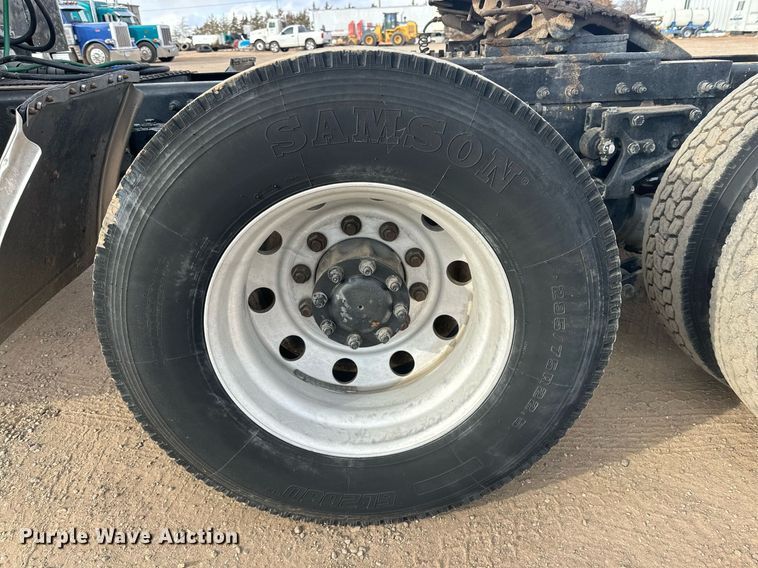 image for item DP6109 2011 Peterbilt 386 semi truck