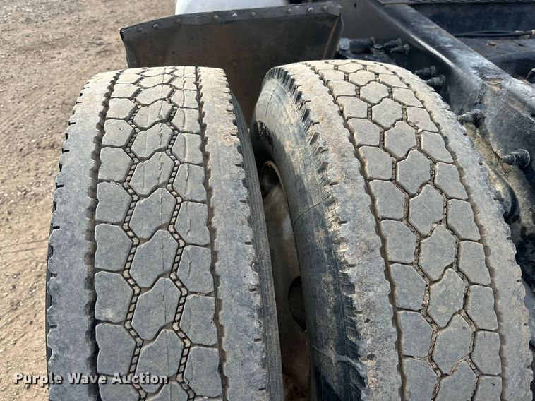 image for item DP6109 2011 Peterbilt 386 semi truck