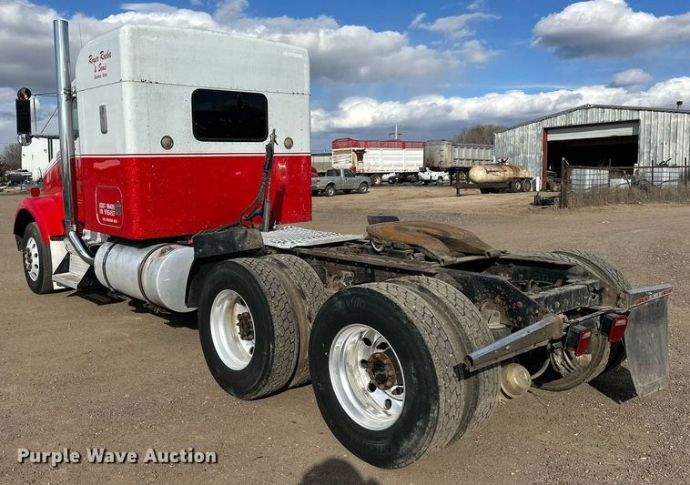 image for item DP6110 2000 Kenworth T800 semi truck