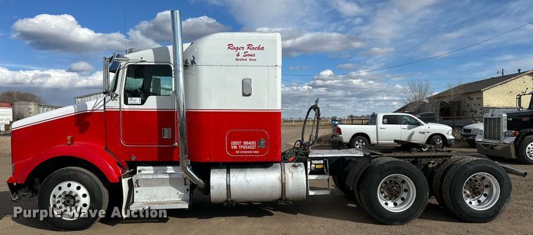 image for item DP6110 2000 Kenworth T800 semi truck