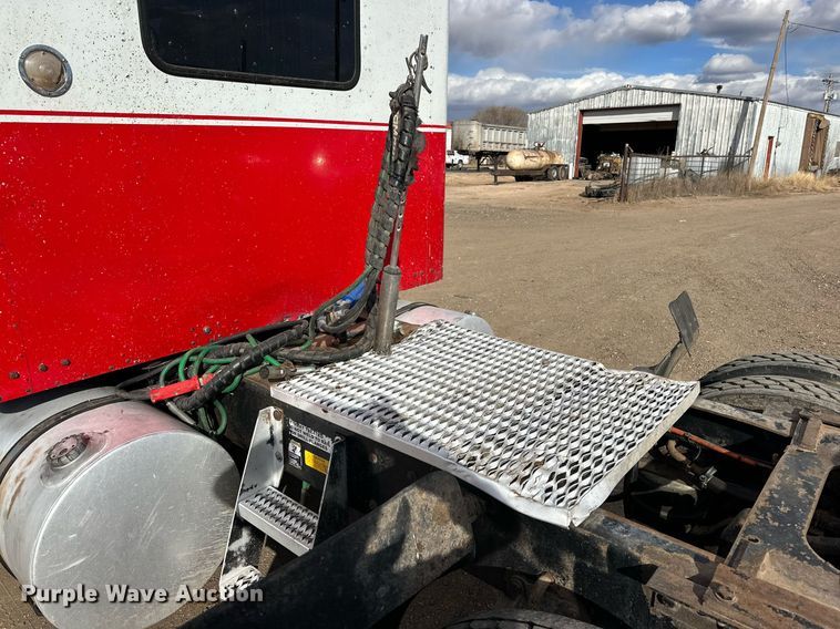 image for item DP6110 2000 Kenworth T800 semi truck