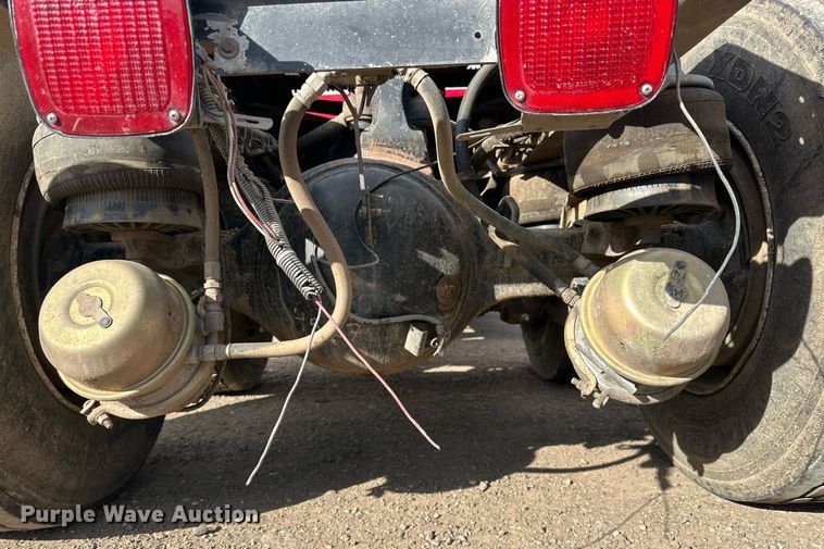 image for item DP6110 2000 Kenworth T800 semi truck