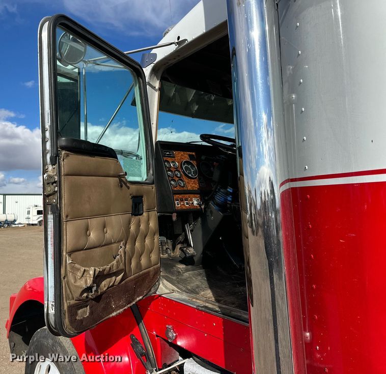 image for item DP6110 2000 Kenworth T800 semi truck