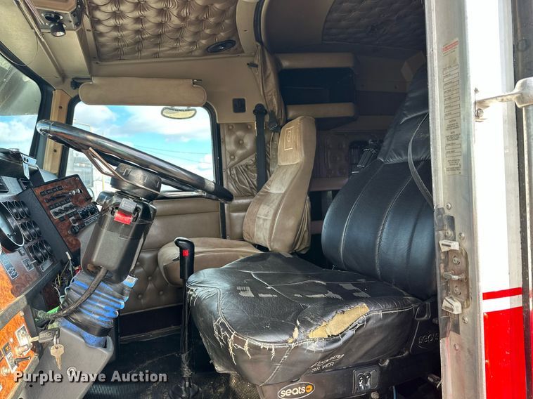 image for item DP6110 2000 Kenworth T800 semi truck