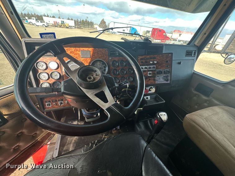 image for item DP6110 2000 Kenworth T800 semi truck