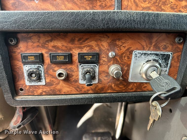 image for item DP6110 2000 Kenworth T800 semi truck